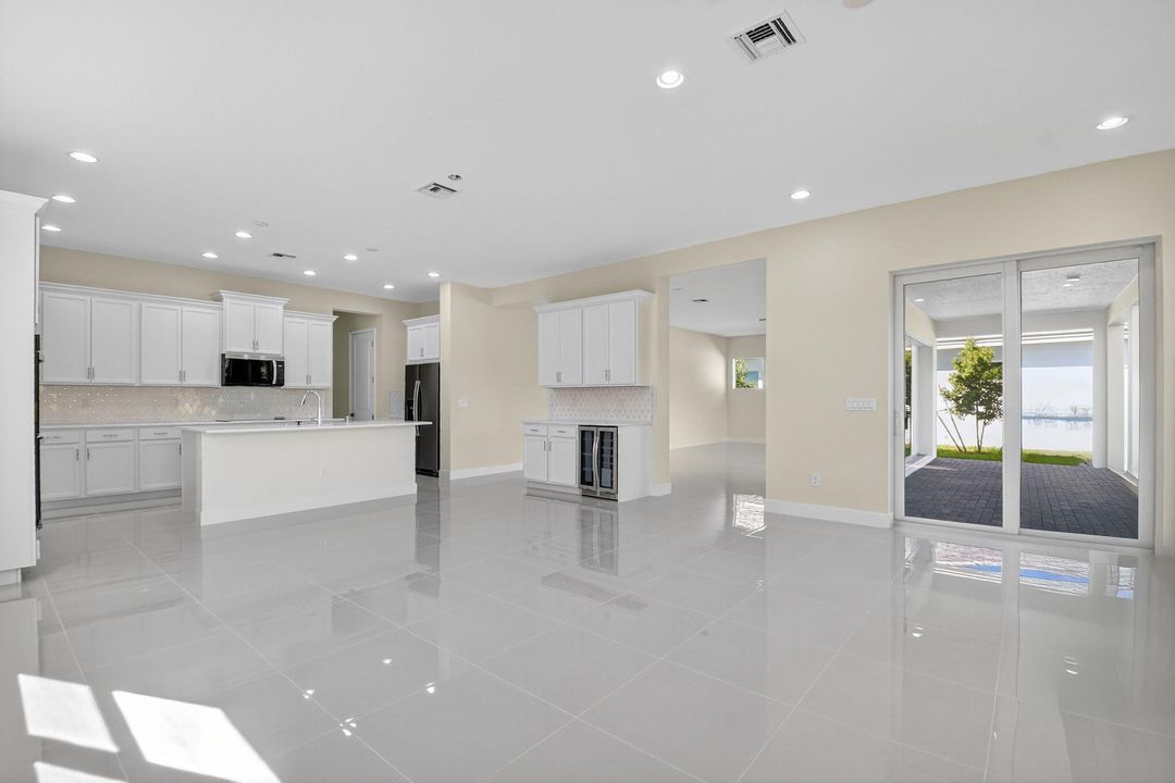 For Rent: $5,300 (5 beds, 4 baths, 4099 Square Feet)