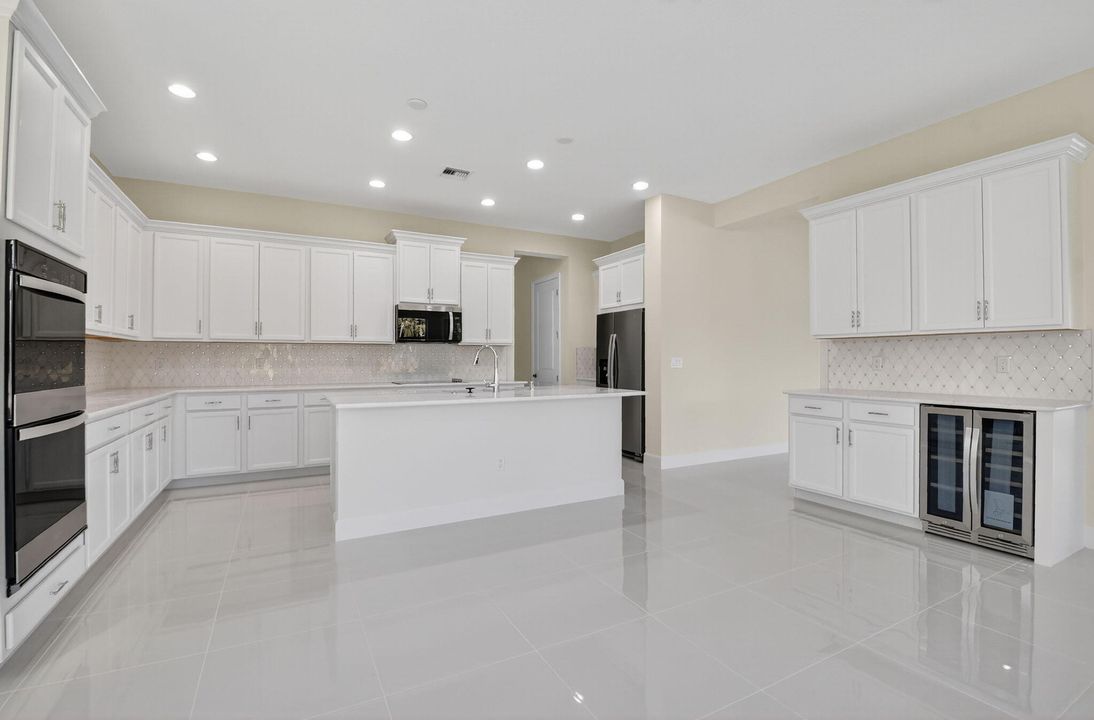 For Rent: $5,300 (5 beds, 4 baths, 4099 Square Feet)