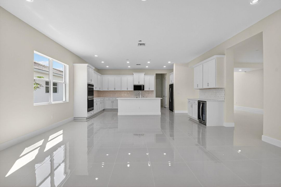 For Rent: $5,300 (5 beds, 4 baths, 4099 Square Feet)