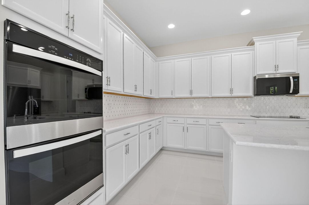 For Rent: $5,300 (5 beds, 4 baths, 4099 Square Feet)