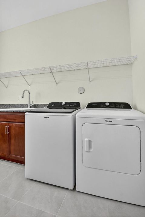 For Rent: $5,300 (5 beds, 4 baths, 4099 Square Feet)