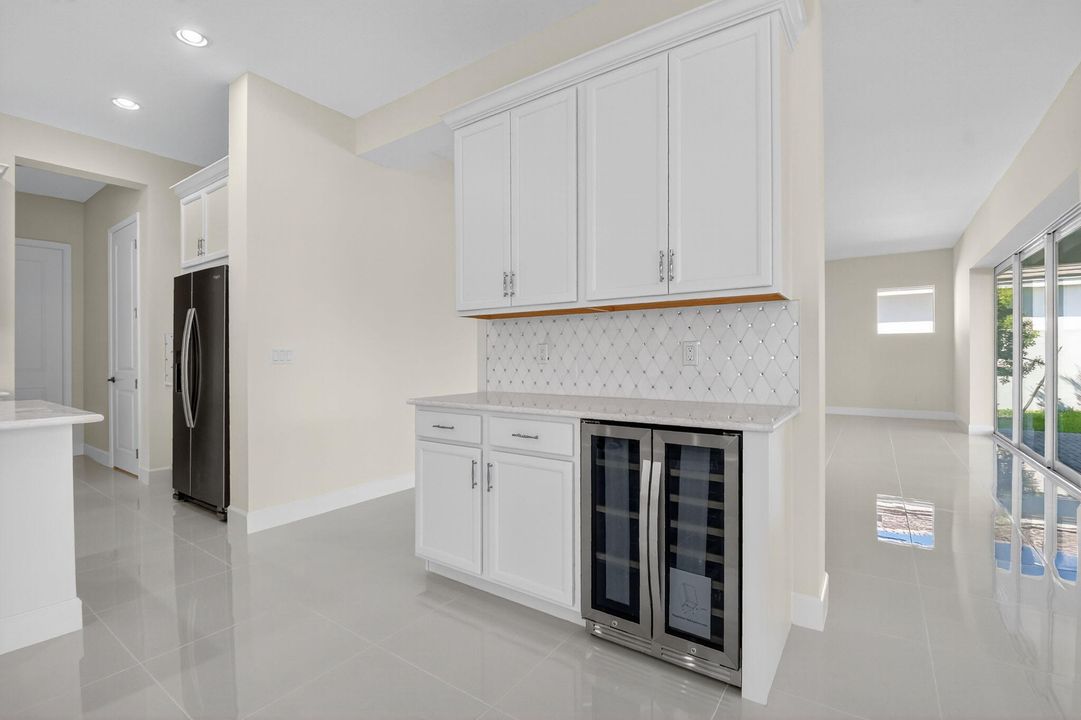 For Rent: $5,300 (5 beds, 4 baths, 4099 Square Feet)