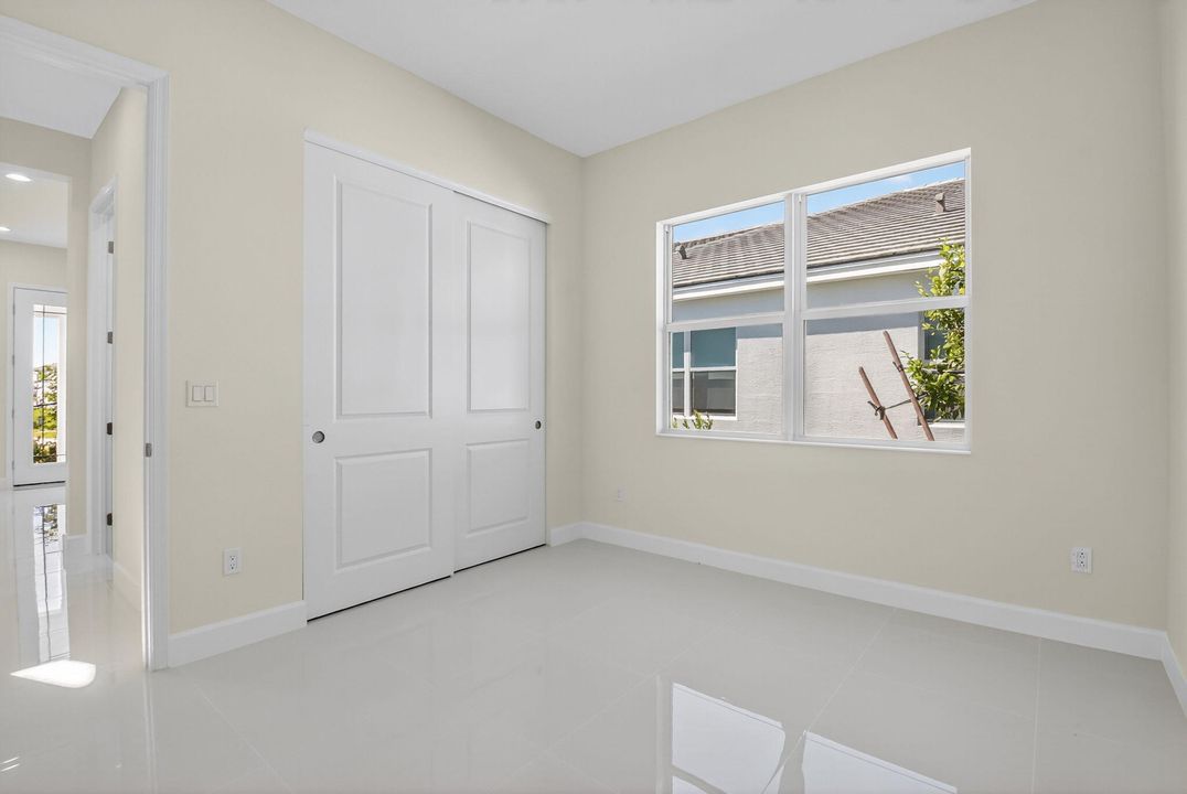 For Rent: $5,300 (5 beds, 4 baths, 4099 Square Feet)