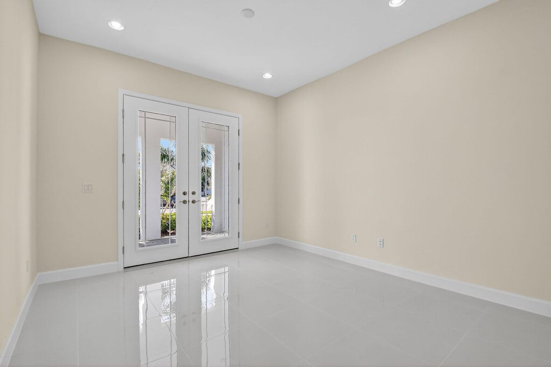 For Rent: $5,300 (5 beds, 4 baths, 4099 Square Feet)