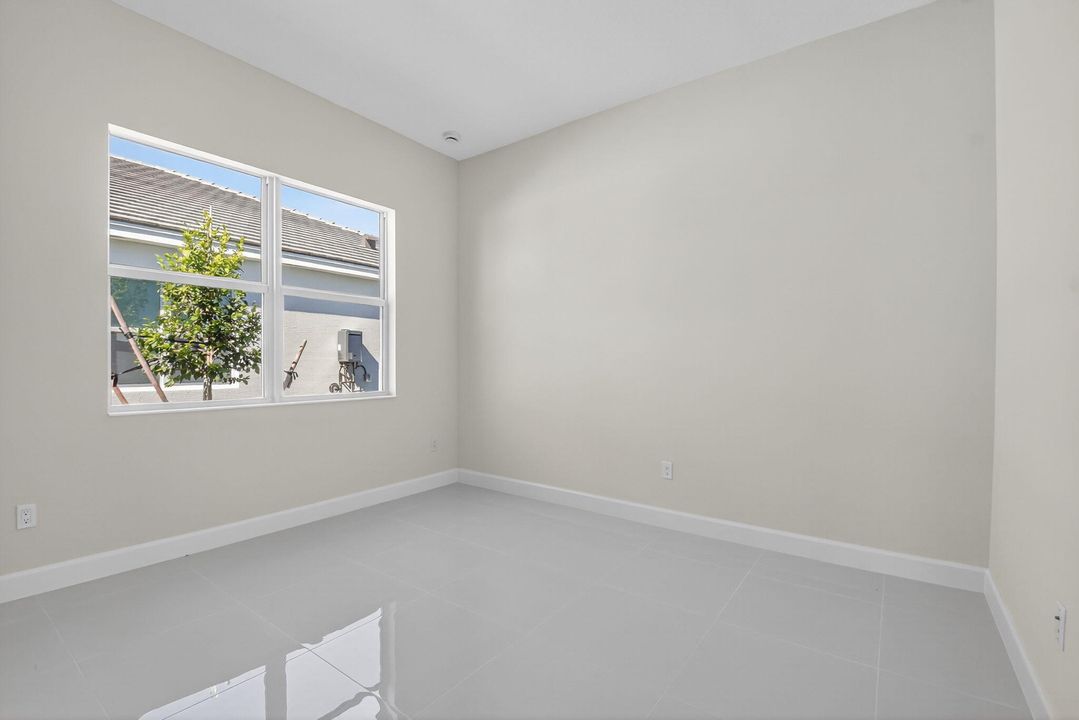 For Rent: $5,300 (5 beds, 4 baths, 4099 Square Feet)