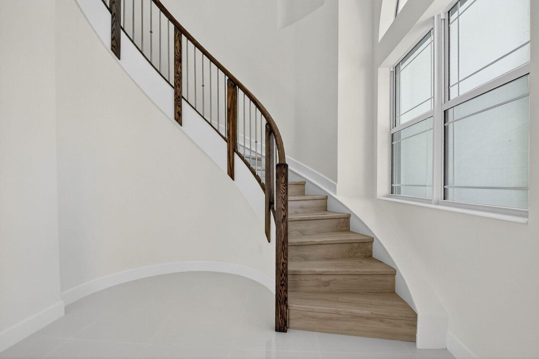 For Rent: $5,300 (5 beds, 4 baths, 4099 Square Feet)