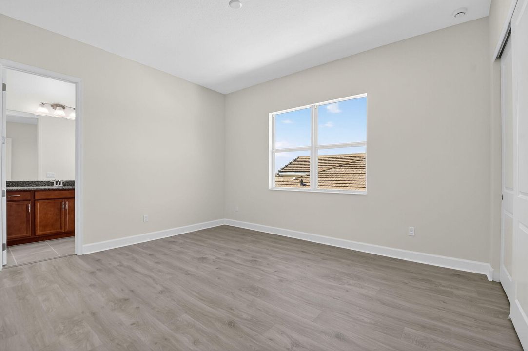 For Rent: $5,300 (5 beds, 4 baths, 4099 Square Feet)