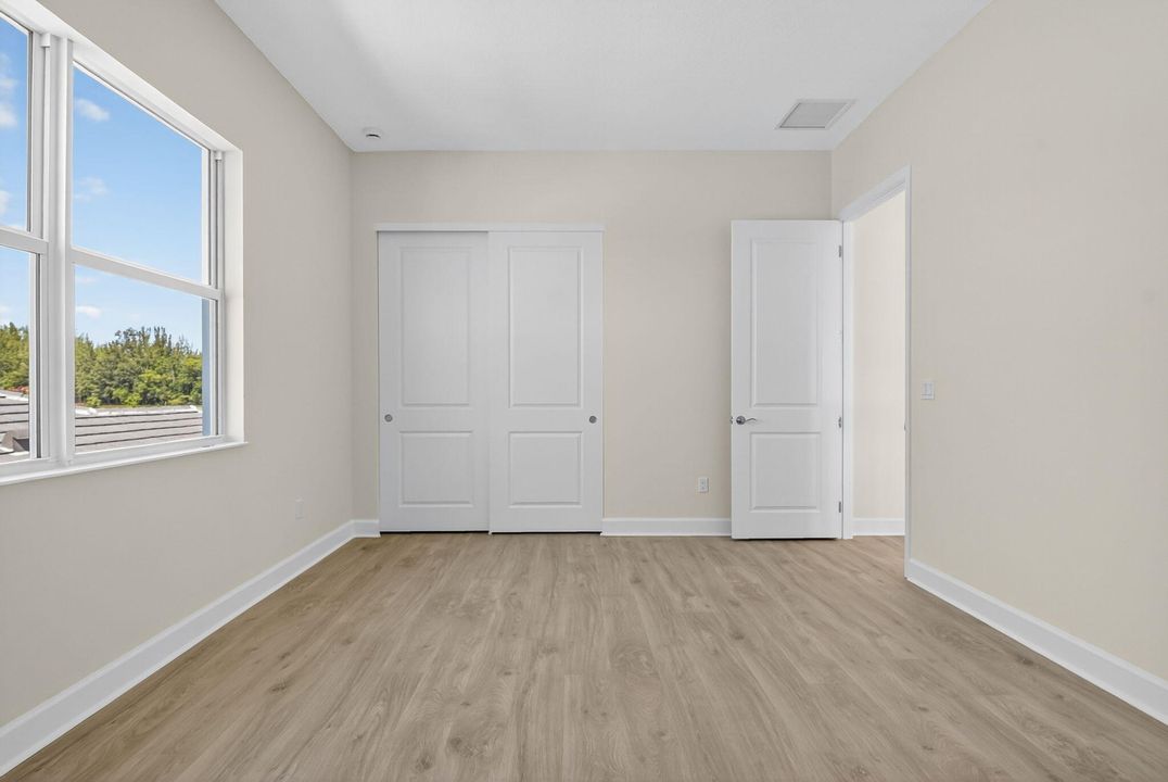 For Rent: $5,300 (5 beds, 4 baths, 4099 Square Feet)