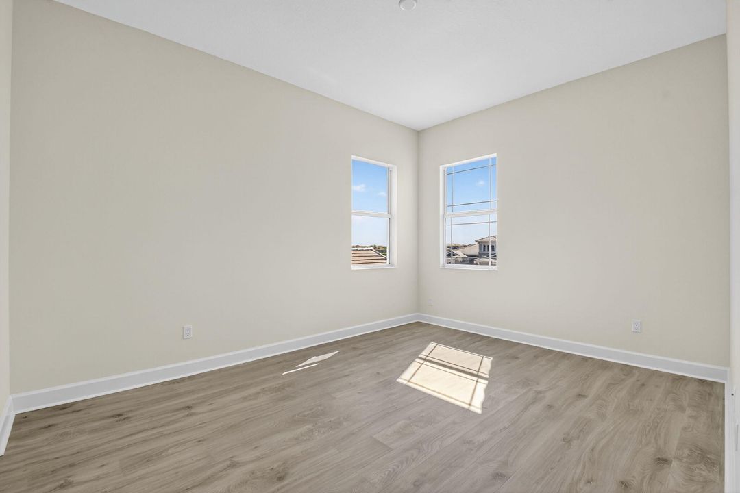 For Rent: $5,300 (5 beds, 4 baths, 4099 Square Feet)