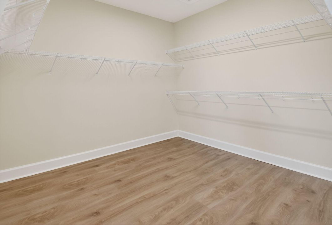 For Rent: $5,300 (5 beds, 4 baths, 4099 Square Feet)