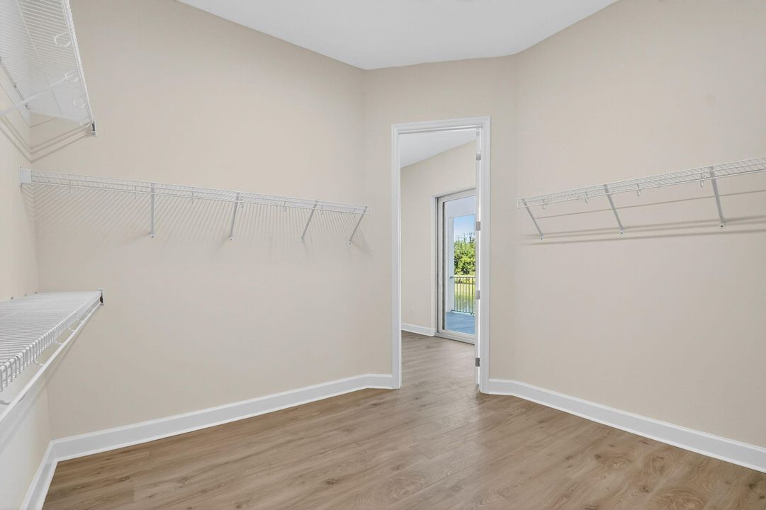 For Rent: $5,300 (5 beds, 4 baths, 4099 Square Feet)