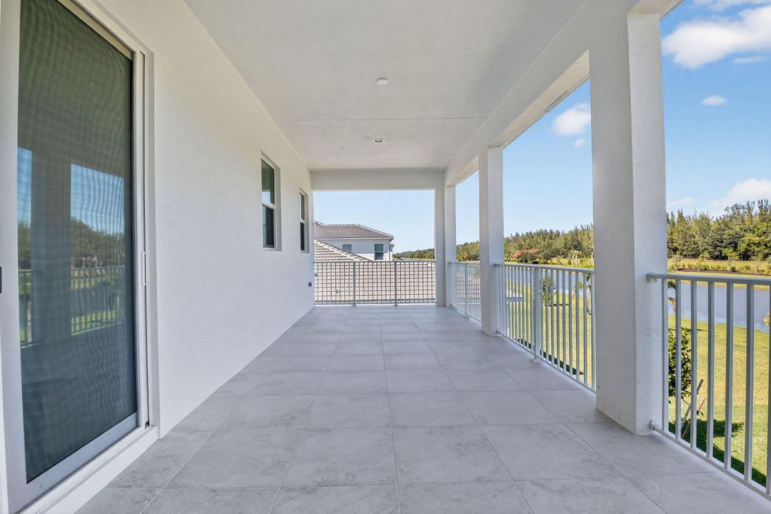 For Rent: $5,300 (5 beds, 4 baths, 4099 Square Feet)