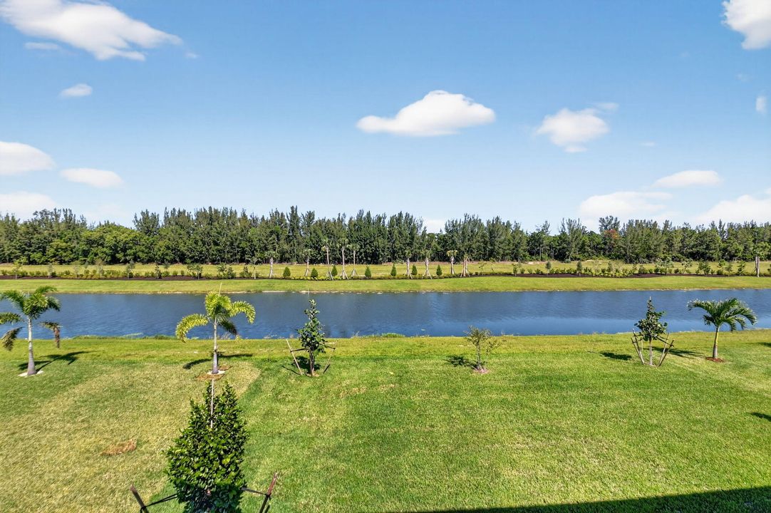 For Rent: $5,300 (5 beds, 4 baths, 4099 Square Feet)