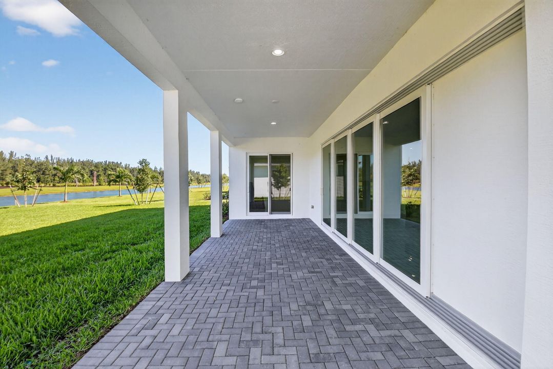 For Rent: $5,300 (5 beds, 4 baths, 4099 Square Feet)