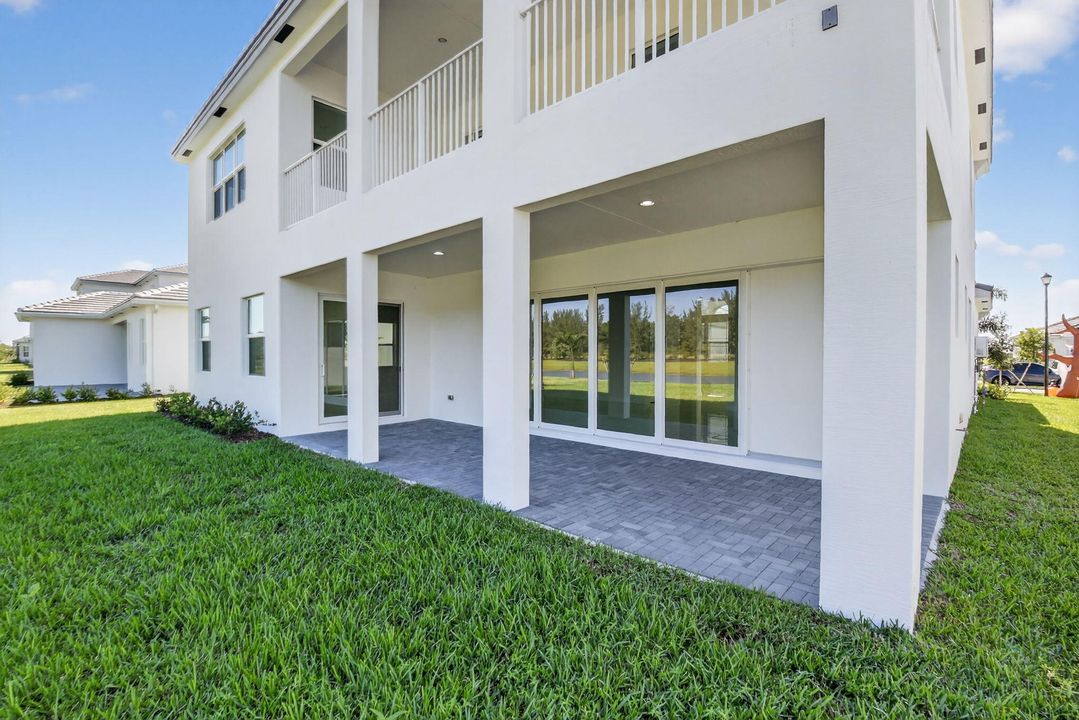 For Rent: $5,300 (5 beds, 4 baths, 4099 Square Feet)