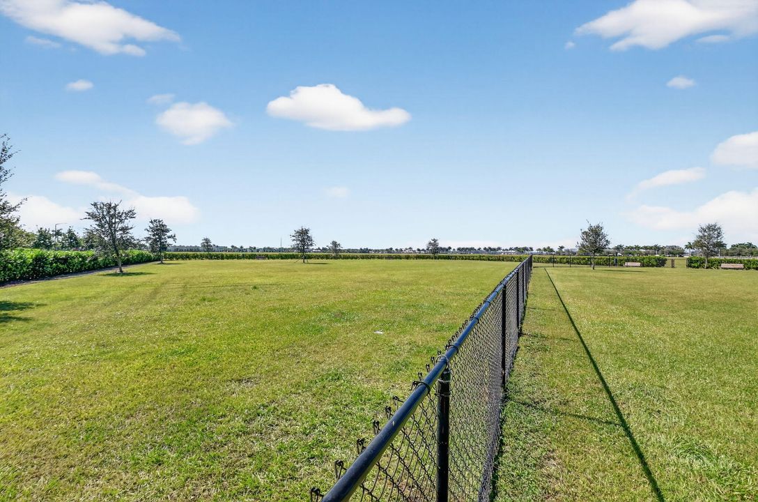 For Rent: $5,300 (5 beds, 4 baths, 4099 Square Feet)