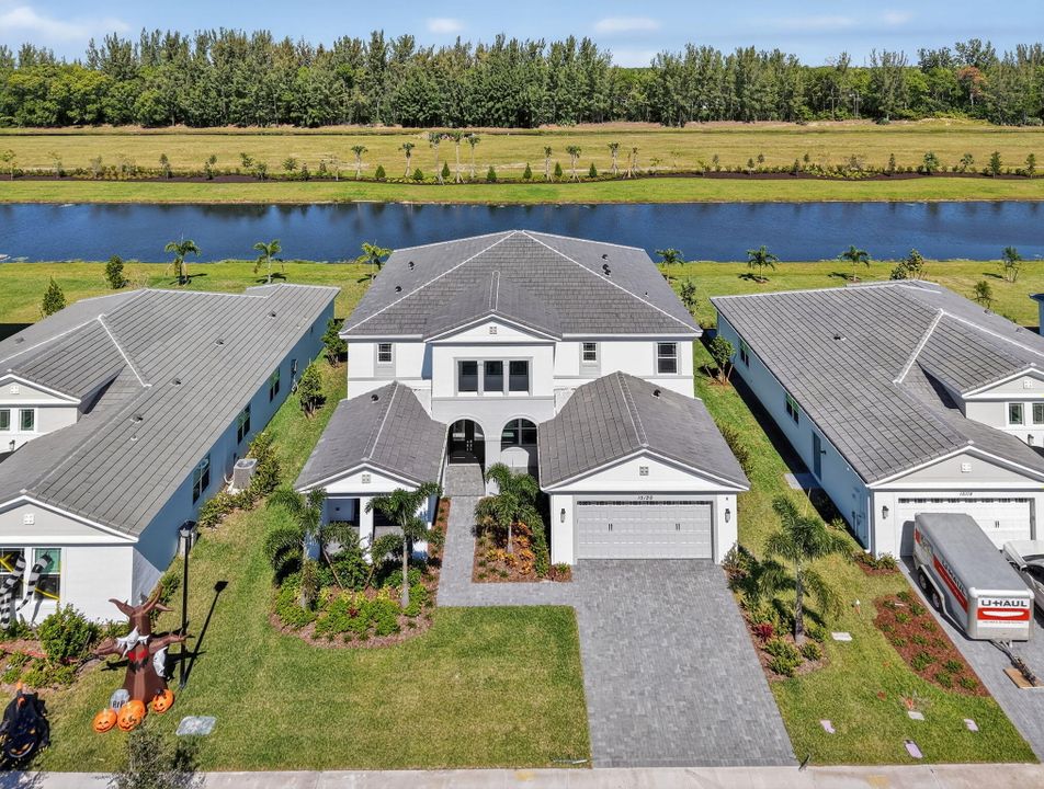 For Rent: $5,300 (5 beds, 4 baths, 4099 Square Feet)