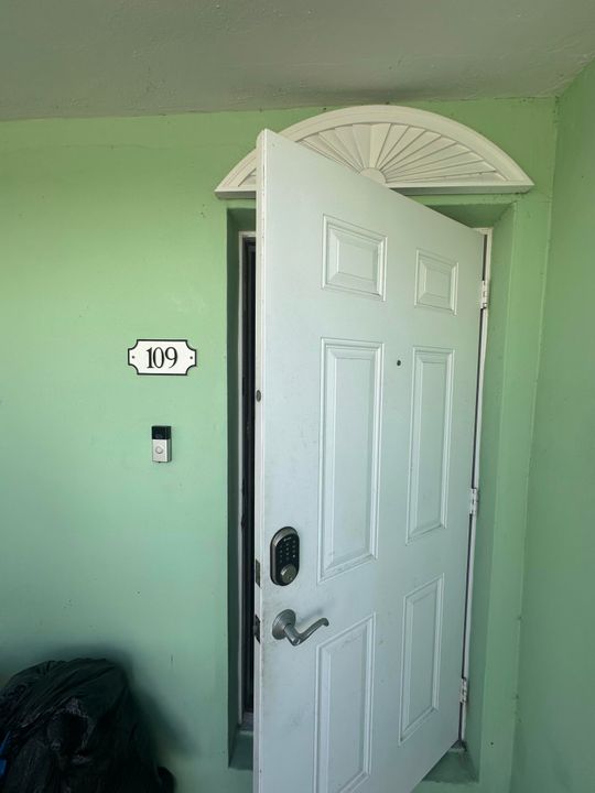 Recently Rented: $1,800 (1 beds, 1 baths, 549 Square Feet)