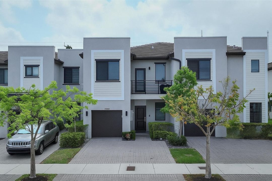 For Sale: $675,000 (4 beds, 2 baths, 1920 Square Feet)