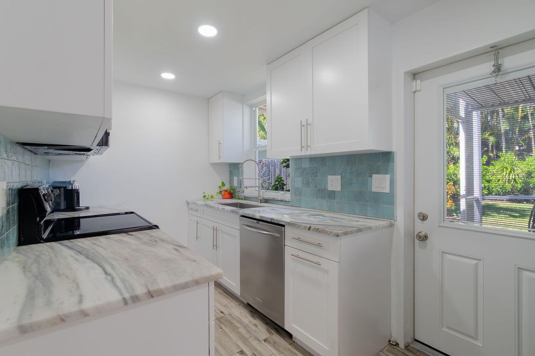 На продажу: $638,000 (2 спален, 2 ванн, 1212 Квадратных фут)