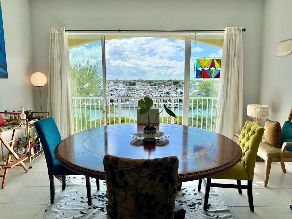 На продажу: $389,000 (2 спален, 2 ванн, 1989 Квадратных фут)