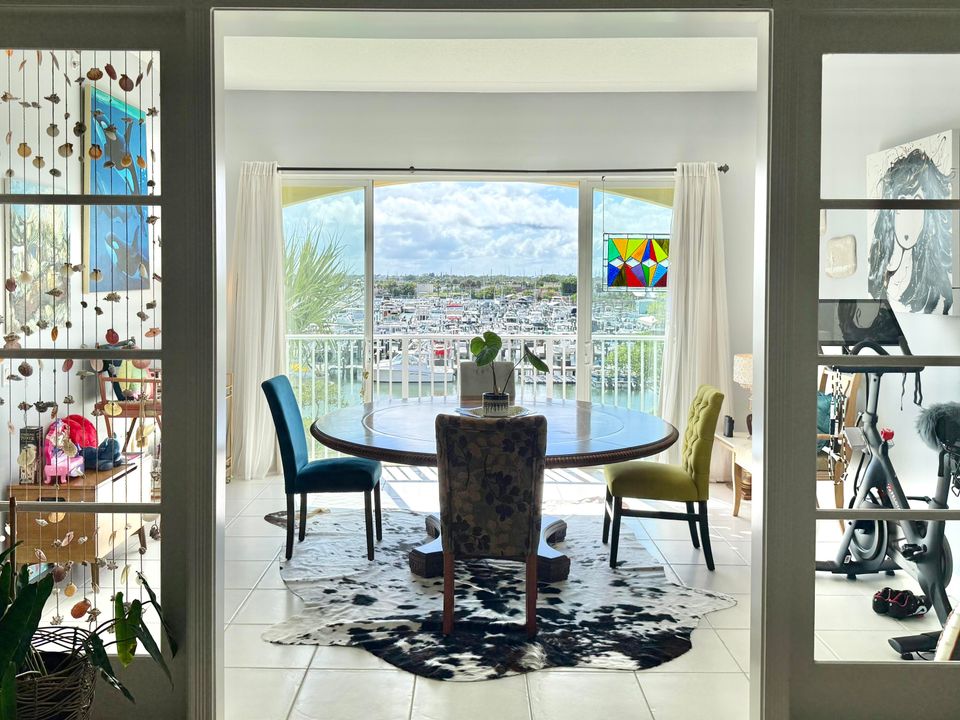 На продажу: $389,000 (2 спален, 2 ванн, 1989 Квадратных фут)