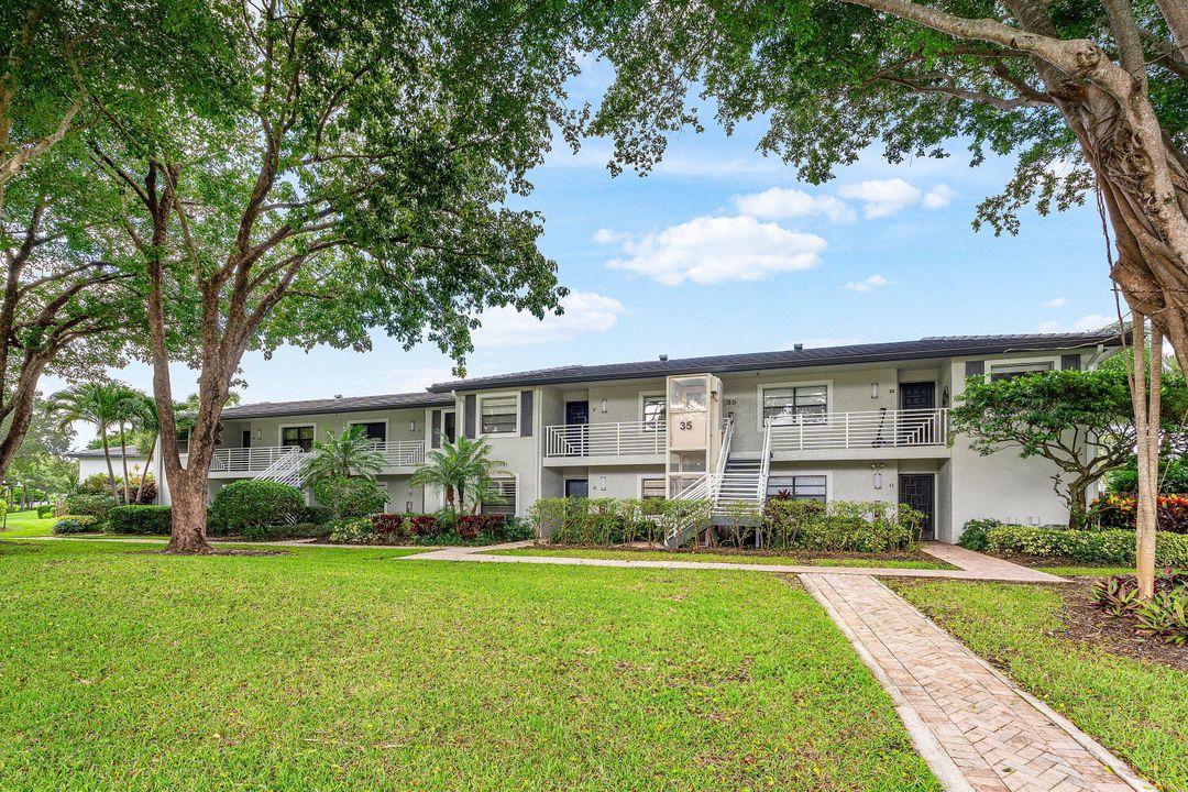 For Sale: $119,900 (2 beds, 2 baths, 1429 Square Feet)