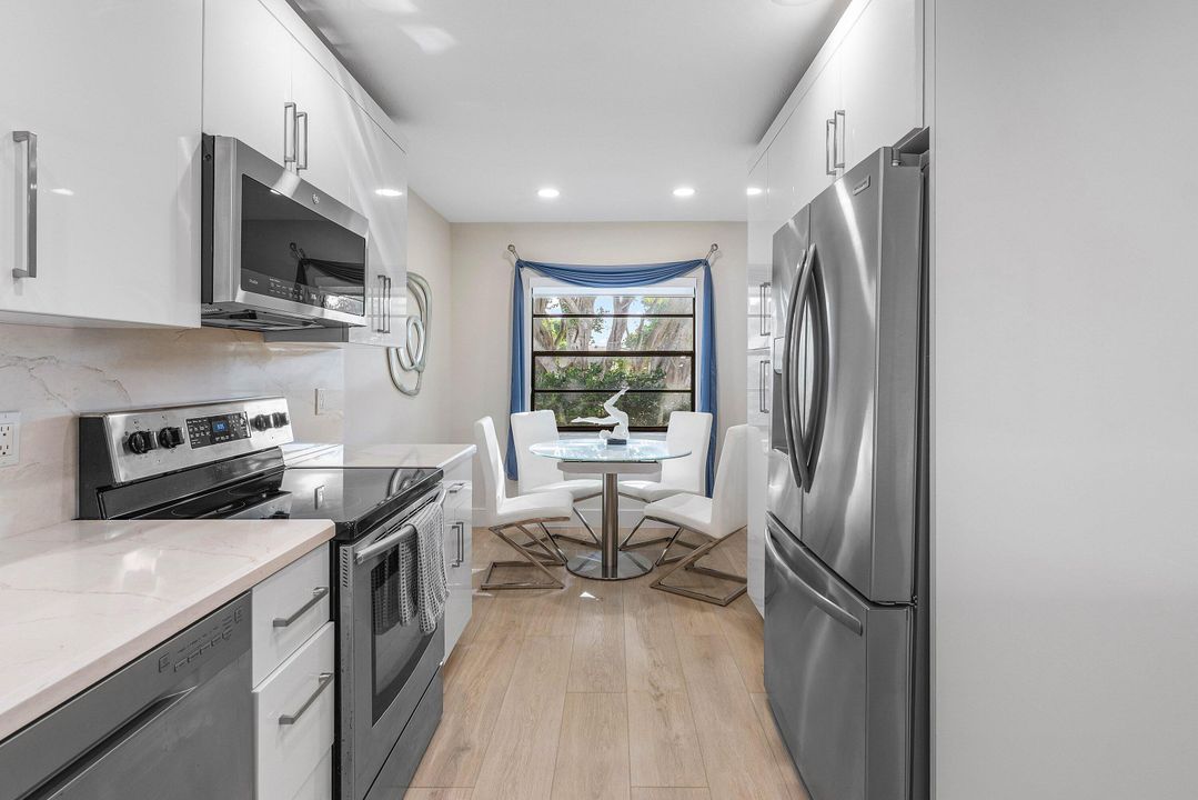 For Sale: $119,900 (2 beds, 2 baths, 1429 Square Feet)