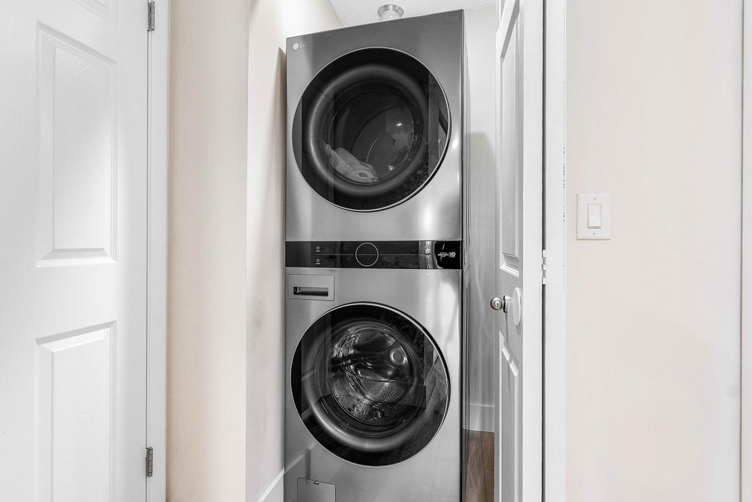 For Sale: $119,900 (2 beds, 2 baths, 1429 Square Feet)