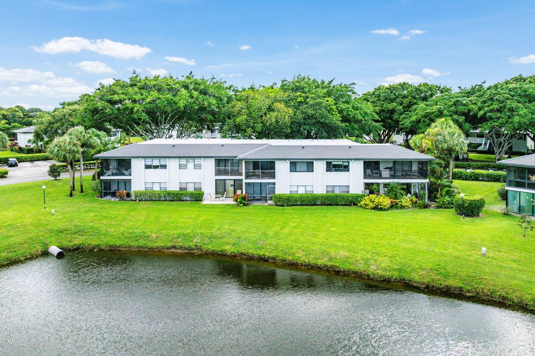 For Sale: $119,900 (2 beds, 2 baths, 1429 Square Feet)