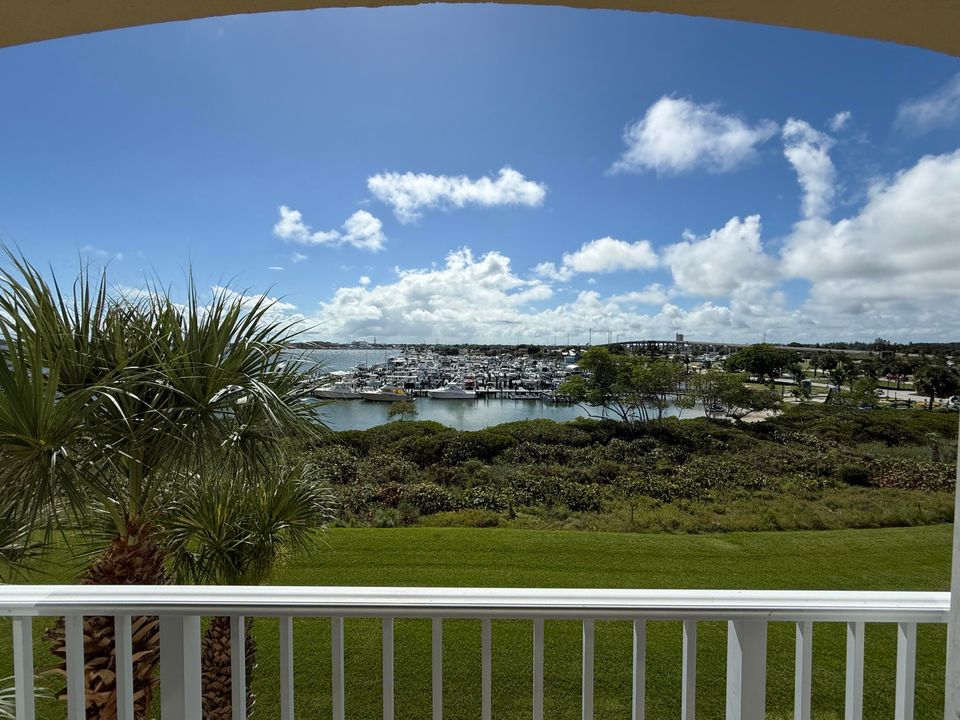 На продажу: $389,000 (2 спален, 2 ванн, 1989 Квадратных фут)