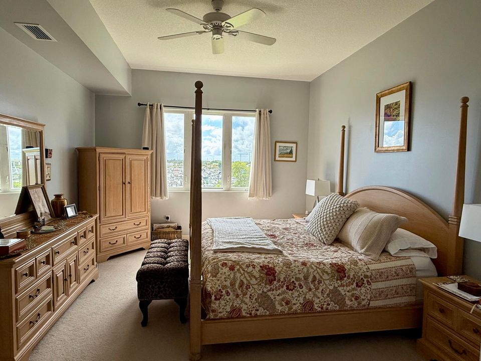 На продажу: $389,000 (2 спален, 2 ванн, 1989 Квадратных фут)