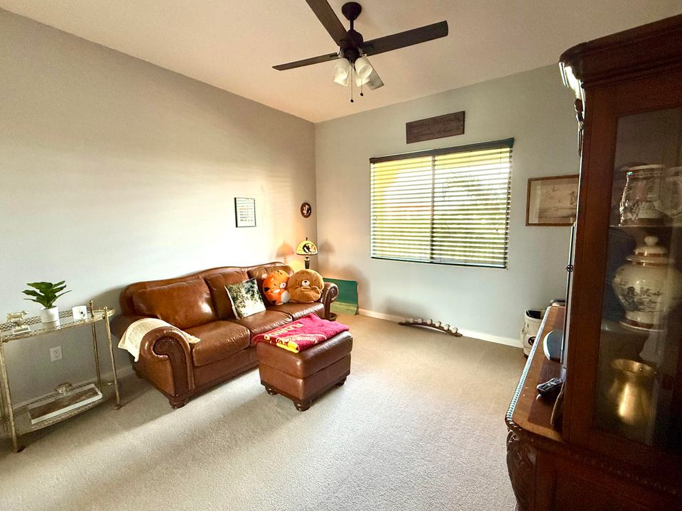 На продажу: $389,000 (2 спален, 2 ванн, 1989 Квадратных фут)