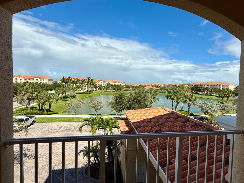 На продажу: $389,000 (2 спален, 2 ванн, 1989 Квадратных фут)