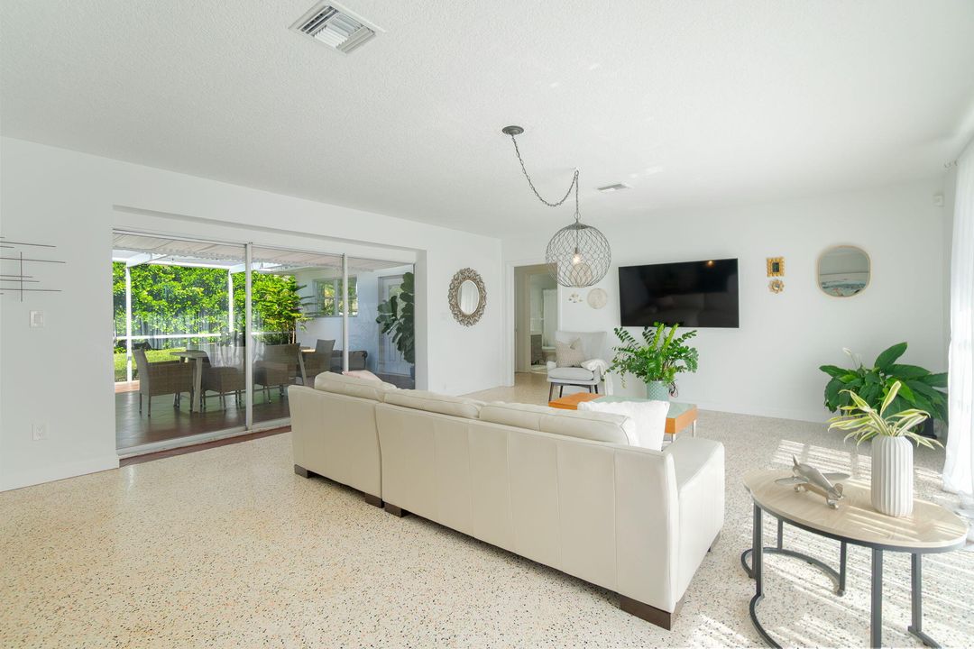 出租: $3,500 (2 贝兹, 2 浴室, 1212 平方英尺)