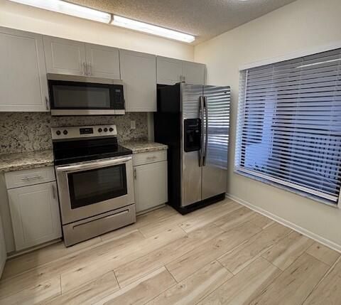 Active With Contract: $2,400 (2 beds, 2 baths, 1200 Square Feet)