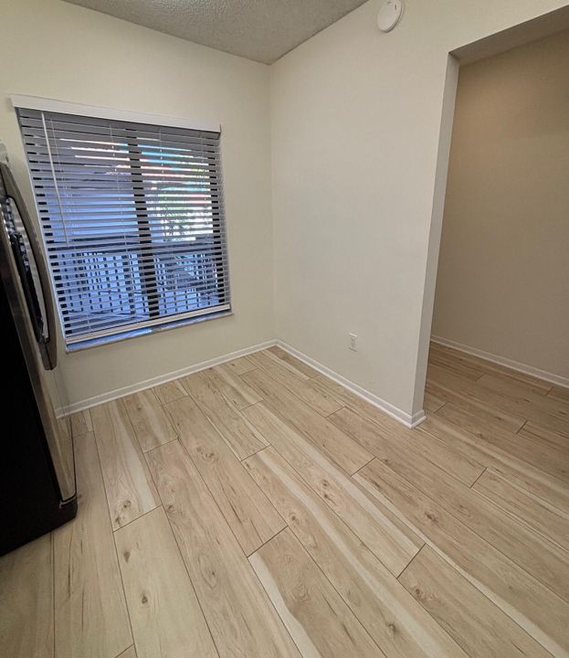 Active With Contract: $2,400 (2 beds, 2 baths, 1200 Square Feet)