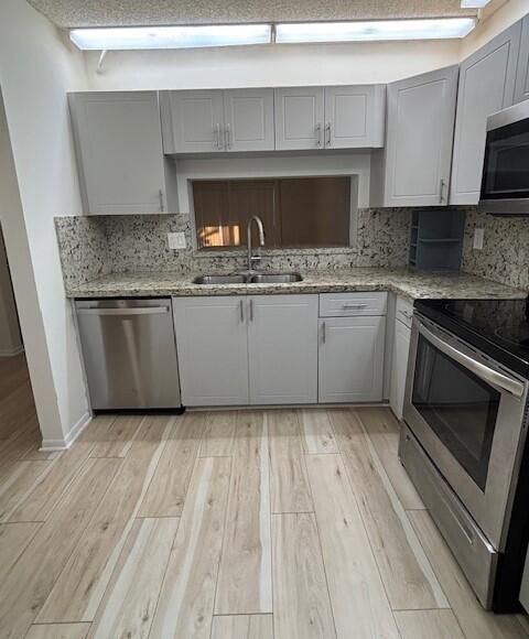 Active With Contract: $2,400 (2 beds, 2 baths, 1200 Square Feet)