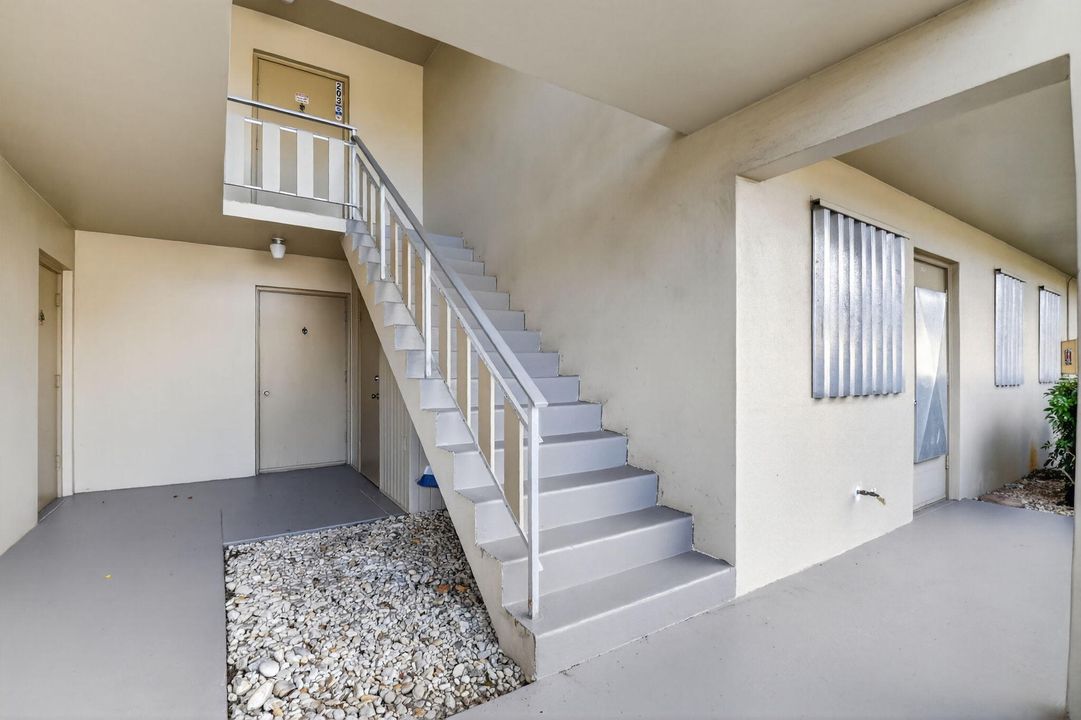 For Sale: $112,000 (1 beds, 1 baths, 1022 Square Feet)