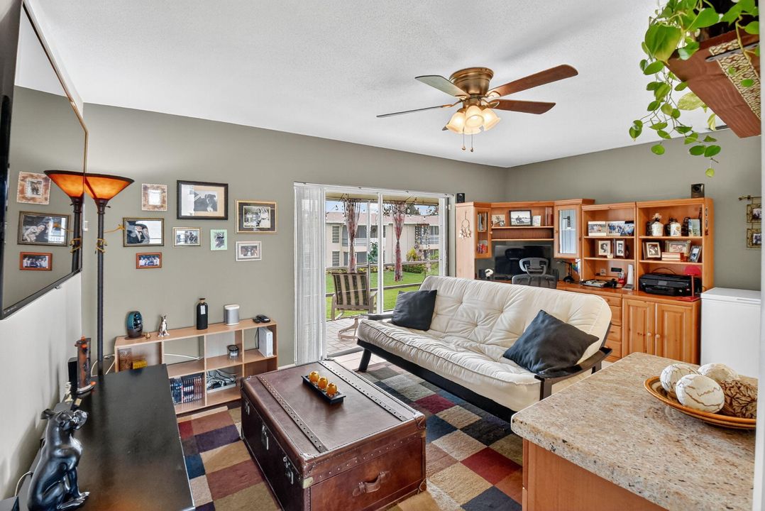 For Sale: $112,000 (1 beds, 1 baths, 1022 Square Feet)