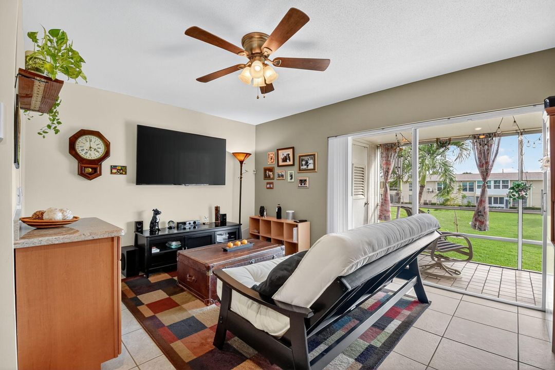 For Sale: $112,000 (1 beds, 1 baths, 1022 Square Feet)