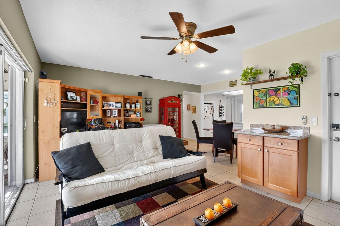 For Sale: $112,000 (1 beds, 1 baths, 1022 Square Feet)