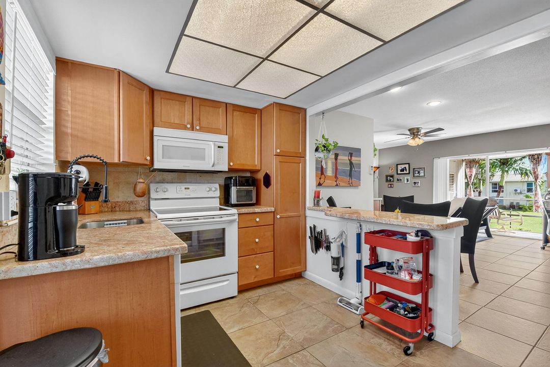 For Sale: $112,000 (1 beds, 1 baths, 1022 Square Feet)