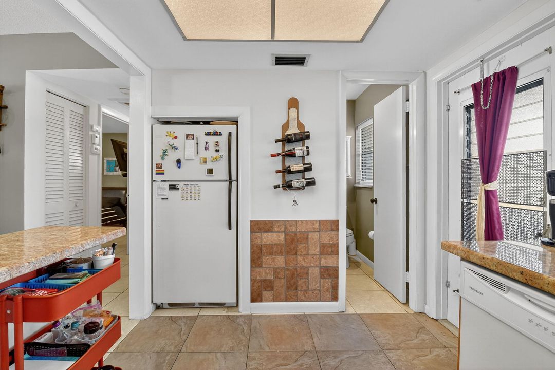 For Sale: $112,000 (1 beds, 1 baths, 1022 Square Feet)