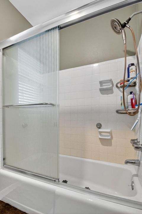 For Sale: $112,000 (1 beds, 1 baths, 1022 Square Feet)