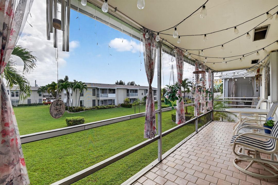 For Sale: $112,000 (1 beds, 1 baths, 1022 Square Feet)