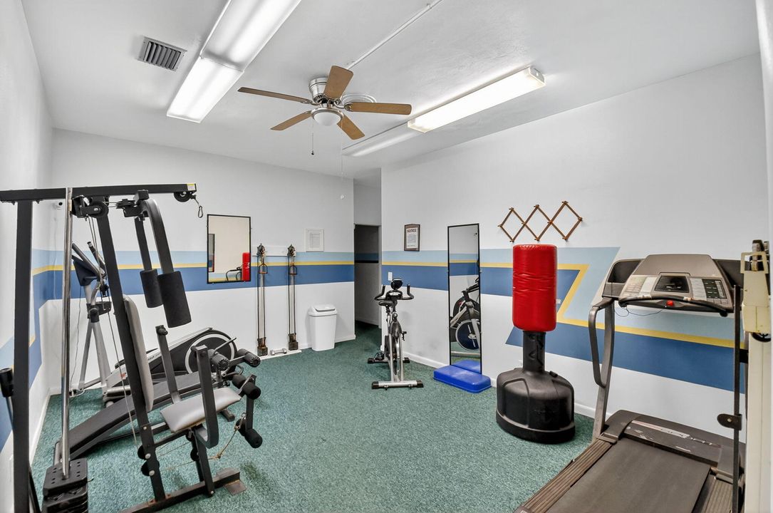 For Sale: $112,000 (1 beds, 1 baths, 1022 Square Feet)