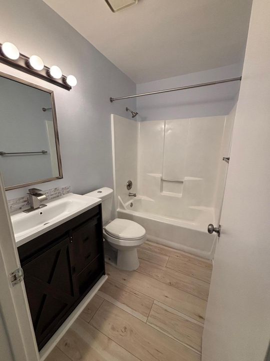 Active With Contract: $2,400 (2 beds, 2 baths, 1200 Square Feet)