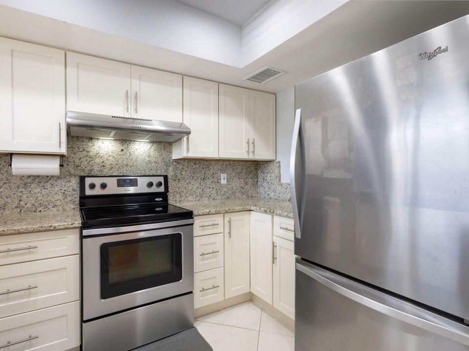 На продажу: $419,500 (1 спален, 1 ванн, 751 Квадратных фут)