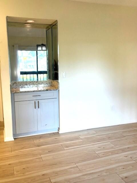 Active With Contract: $2,400 (2 beds, 2 baths, 1200 Square Feet)